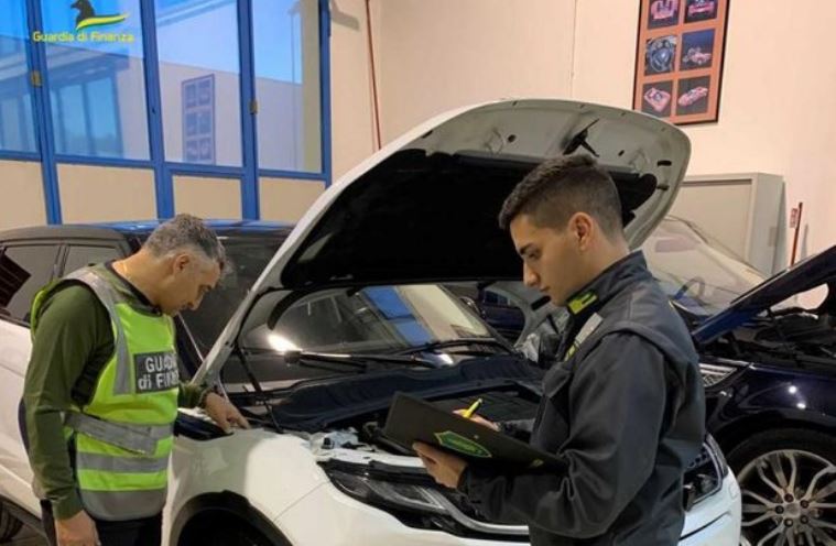 Bllokohen dy “Range Rover” në Itali, po niseshin drejt Shqipërisë