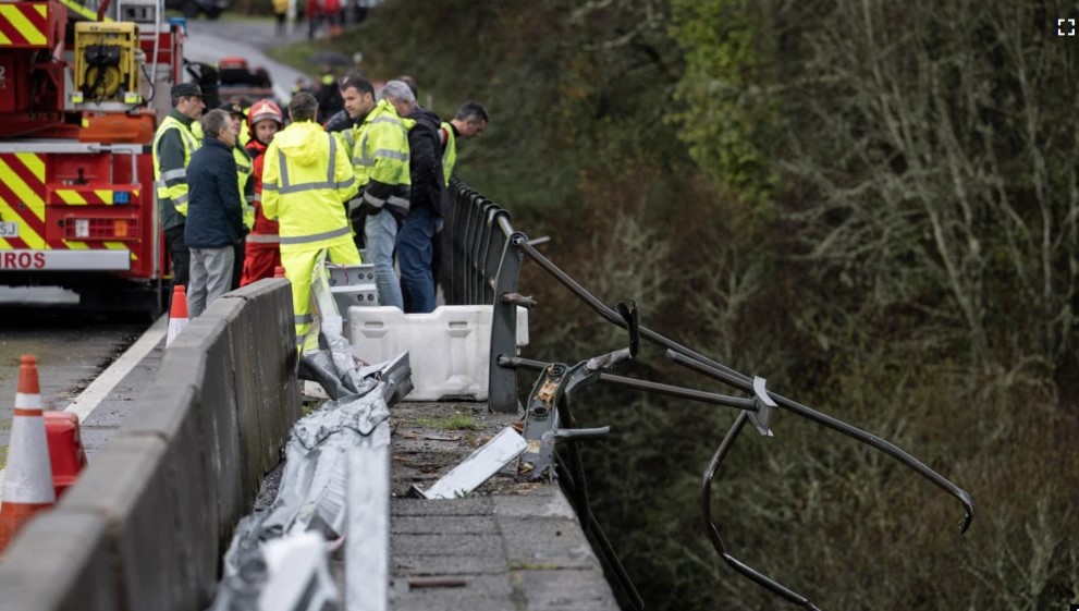 Aksident tragjik në Spanjë, autobusi bie në lumë, 6 viktima