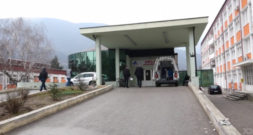 Foshnja e vdekur u fut mes çarçafëve në lavatriçe, pezullohen 7 punonjës të spitalit të Pejës