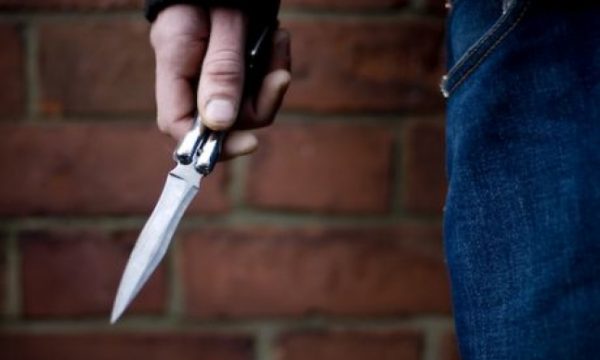 22-vjeçarja në Durrës kanoset me thikë nga një 23-vjeçar