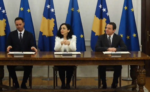 Kosova aplikon për anëtarësim në Bashkimin Evropian! Tre liderët e shtetërorë nënshkruajnë dokumentin