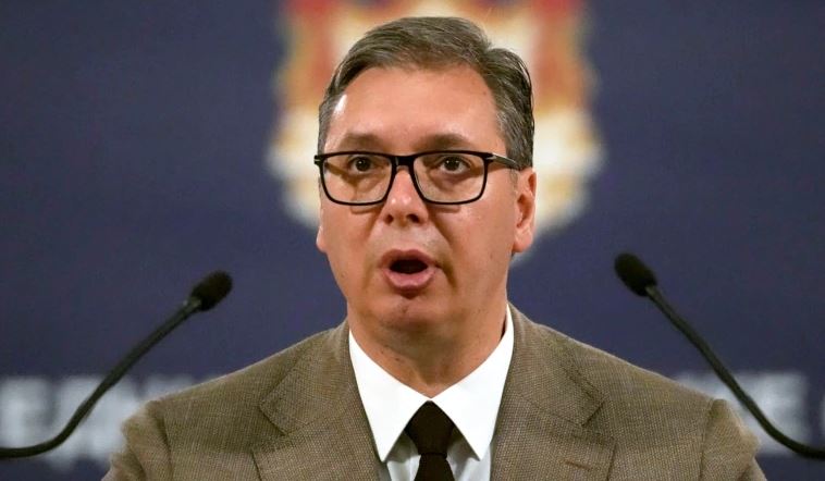 Tensionet në veri të Kosovës, Vuçiç thirrje serbëve: Nuk ka dhe nuk do të ketë dorëzim!