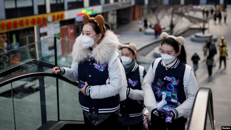 Rihapja e Kinës nxit botën të rrisë kufizimet kundër COVID-19