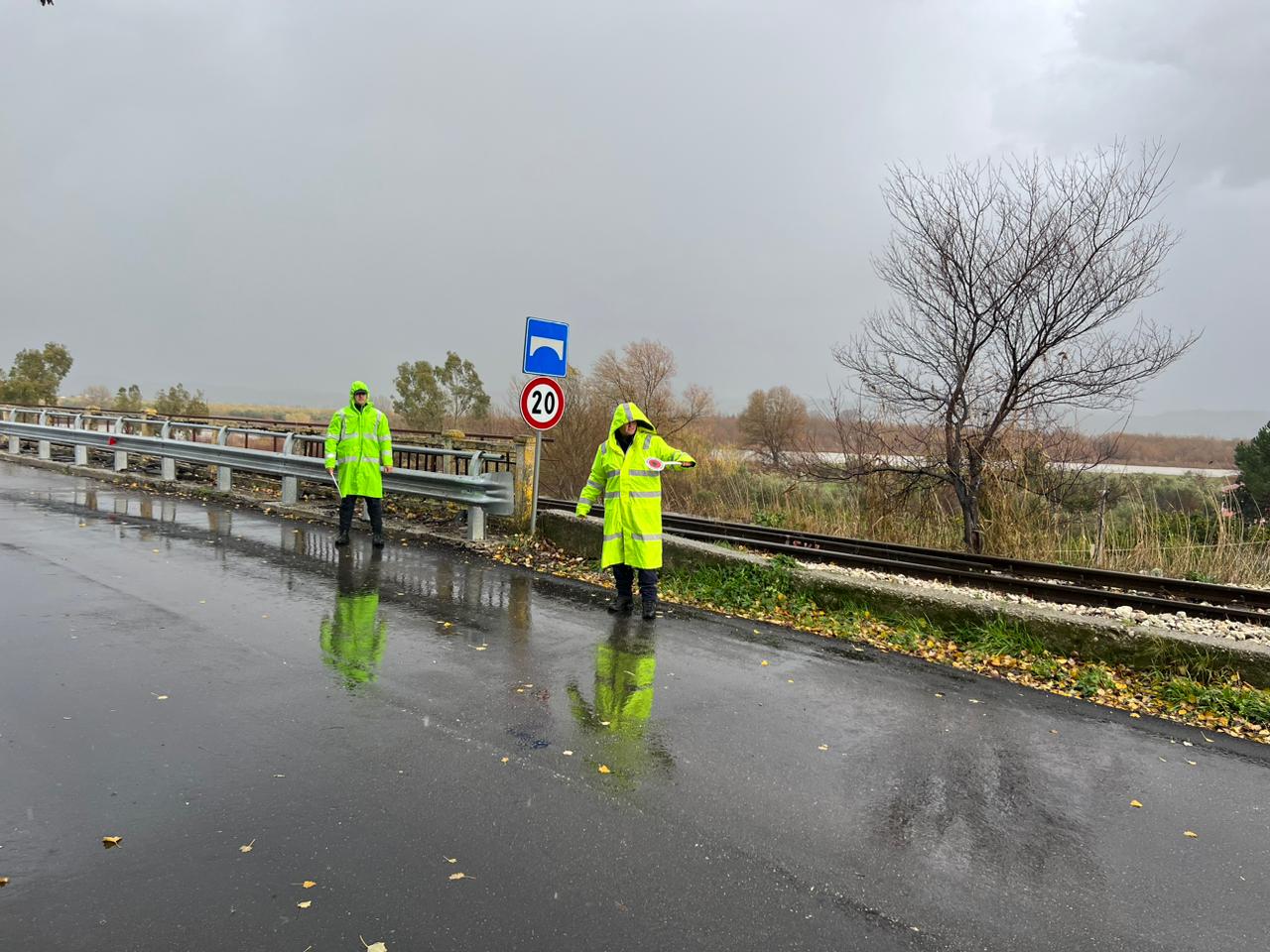 Situata për shkak të motit të keq, policia zbret në rrugë. Ja thirrja që bëhet për drejtuesit e mjeteve