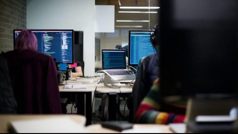 Mashtronin të huajt me anë të telefonatave/ Arrestohet admininstratori call center-it, hetohen punonjësit