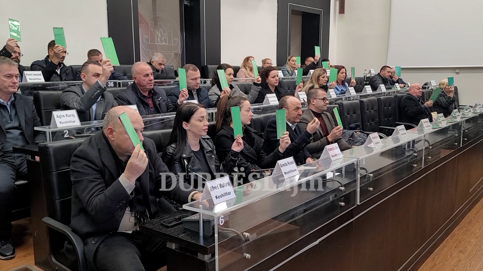 Mbledhja e KB Durrës/ Miratohen në unanimitet pikat e rendit të ditës (VIDEO)
