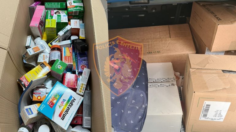 Shiste online medikamente mjekësore të kontrabanduara që i mbante në banesë, arrestohet 35-vjeçari