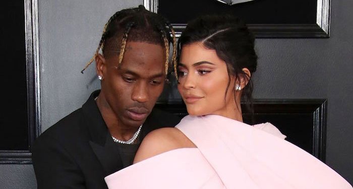 Kylie Jenner dhe Travis Scott i japin fund lidhjes së tyre