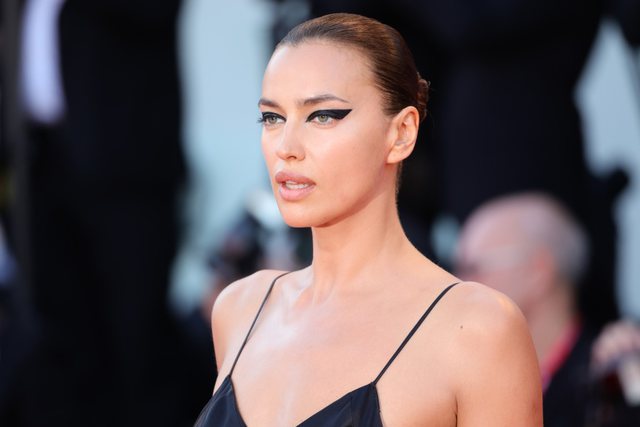 Guxon Irina Shayk, publikon foto topless&#8230;