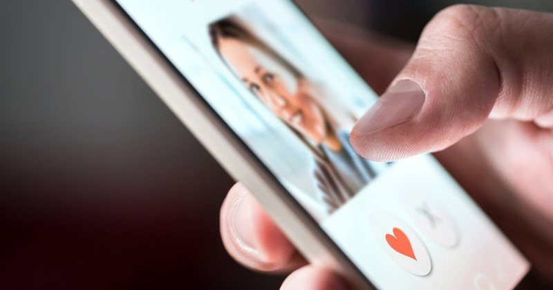 E njohu online dhe shkoi për ta takuar një grua, 2 persona rrahin dhe grabisin 40-vjeçarin në Itali