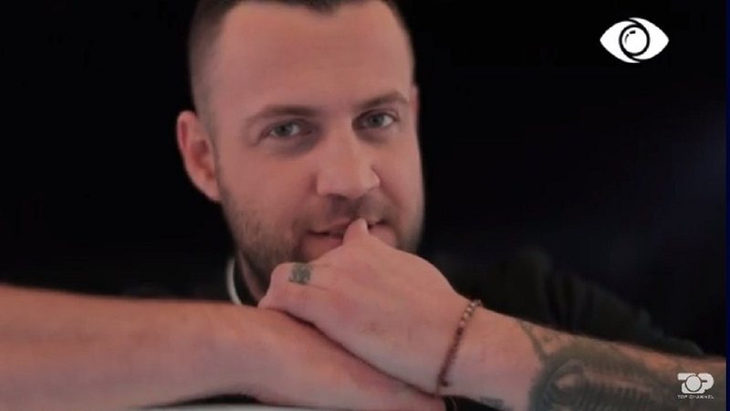 “Ti je Luani i Shqipërisë”/ Ndodhi edhe kjo! Jo vetëm protestë, Luiz Ejlli “shfaqet” në mes të ndeshjes në stadium (FOTO)