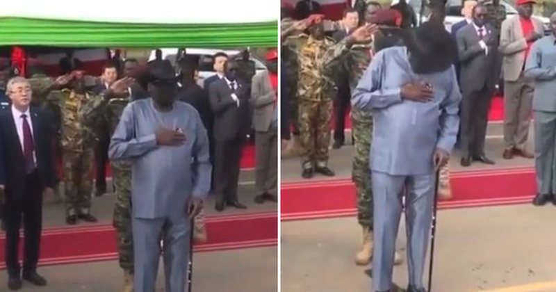 Po bën xhiron e rrjetit/ Transmetuan momentin kur Presidenti urinoi në pantallona, e pësojnë keq gazetarët