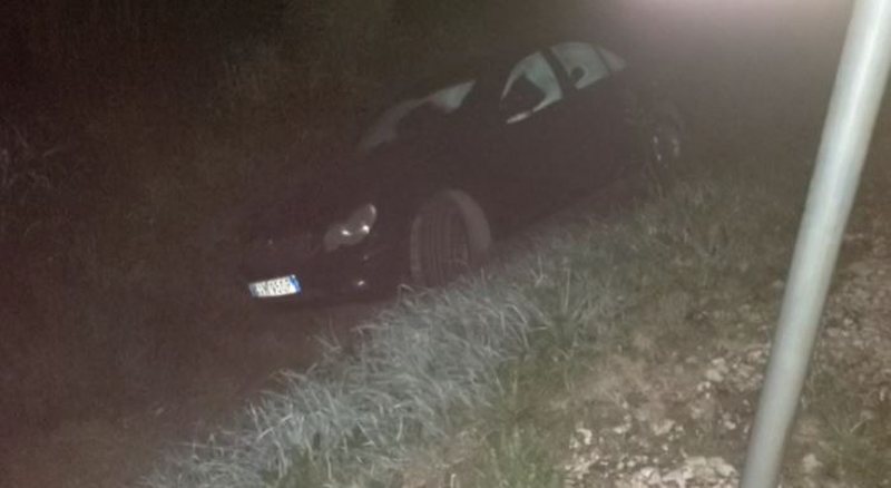 Shoferi humbi kontrollin mbi mjetin përfundon në kanal