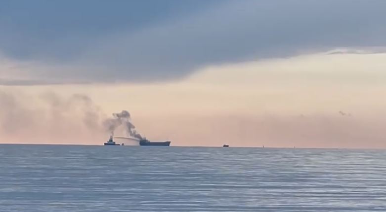 VIDEO/ Merr flakë një anije në Portin e Durrësit, detajet e para