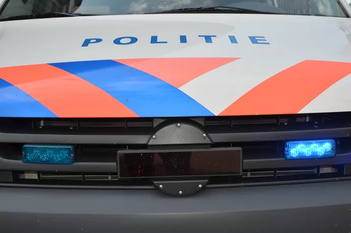 Me 3 armë zjarri në makinë, arrestohet 21-vjeçari në Holandë