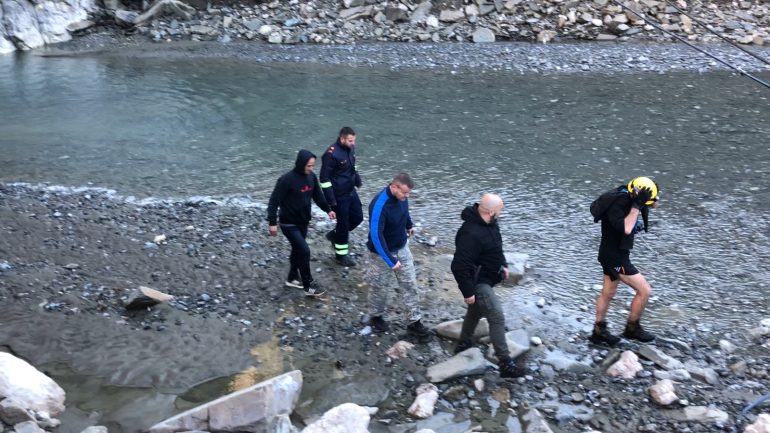 Ende mister fati i 26-vjeçarit që dyshohet se ka rënë në ujërat e lumit Seman, çfarë fiksuan kamerat e sigurisë