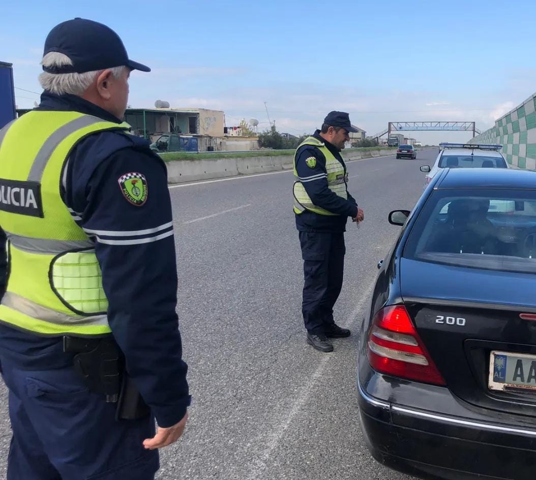 Durrës/ Policia Rrugore arreston dy shoferë dhe pezullon 16 patenta në një javë