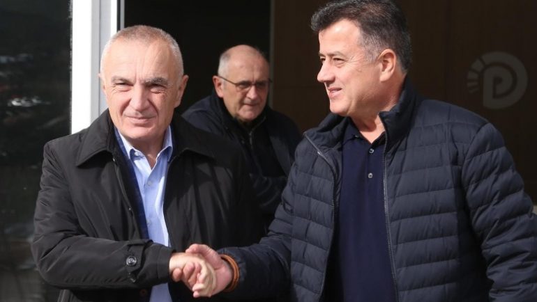 Ilir Meta shkon në selinë blu, takohet me Flamur Nokën