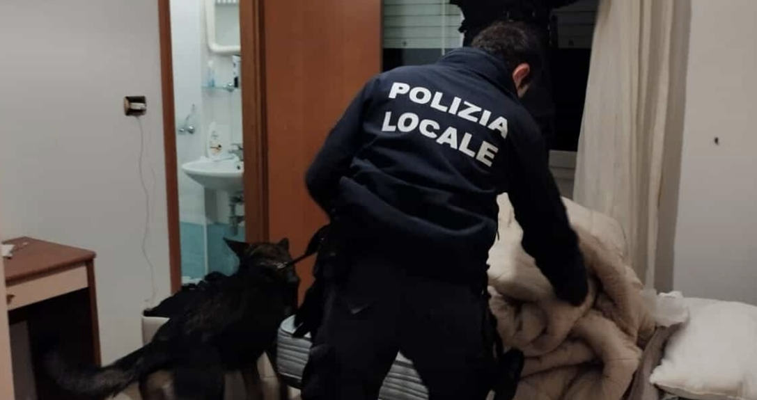 Kishin mbërritur në Itali disa ditë më parë, arrestohen dy të rinjtë shqiptarë: Çfarë u gjeti policia në banesë