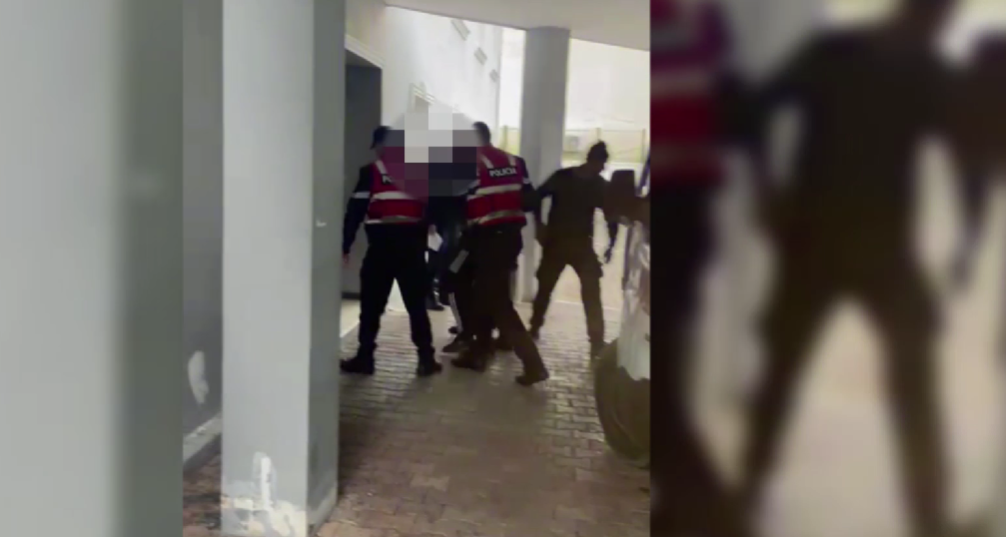 EMRI/ U kap i armatosur deri në dhëmbë, flet 35-vjeçari: Do të vrisja politikanët!