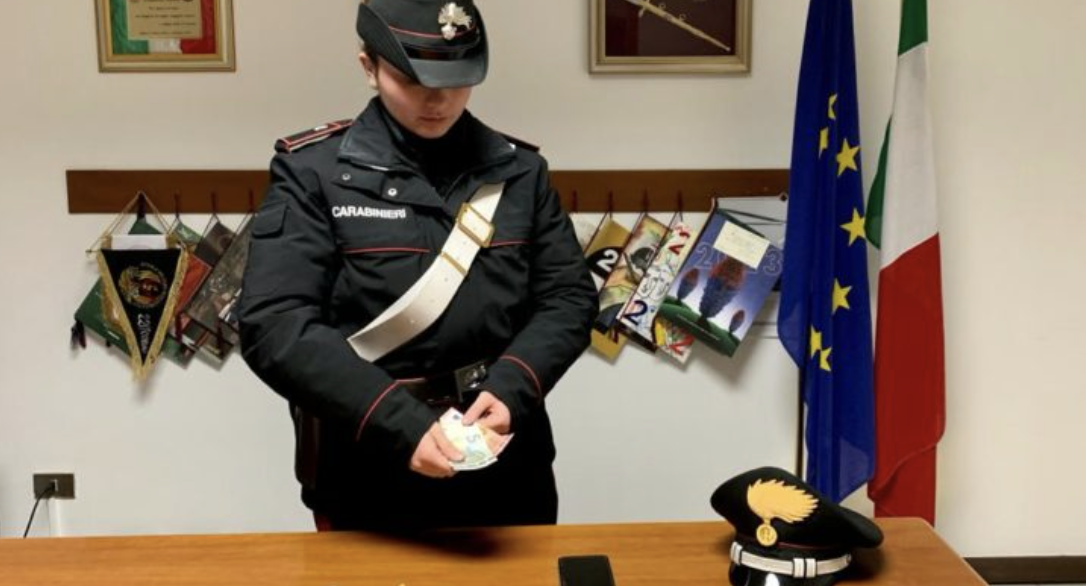 Porositë e “miellit” i merrte përmes Whatsapp-it, arrestohet 25-vjeçari shqiptar në Itali