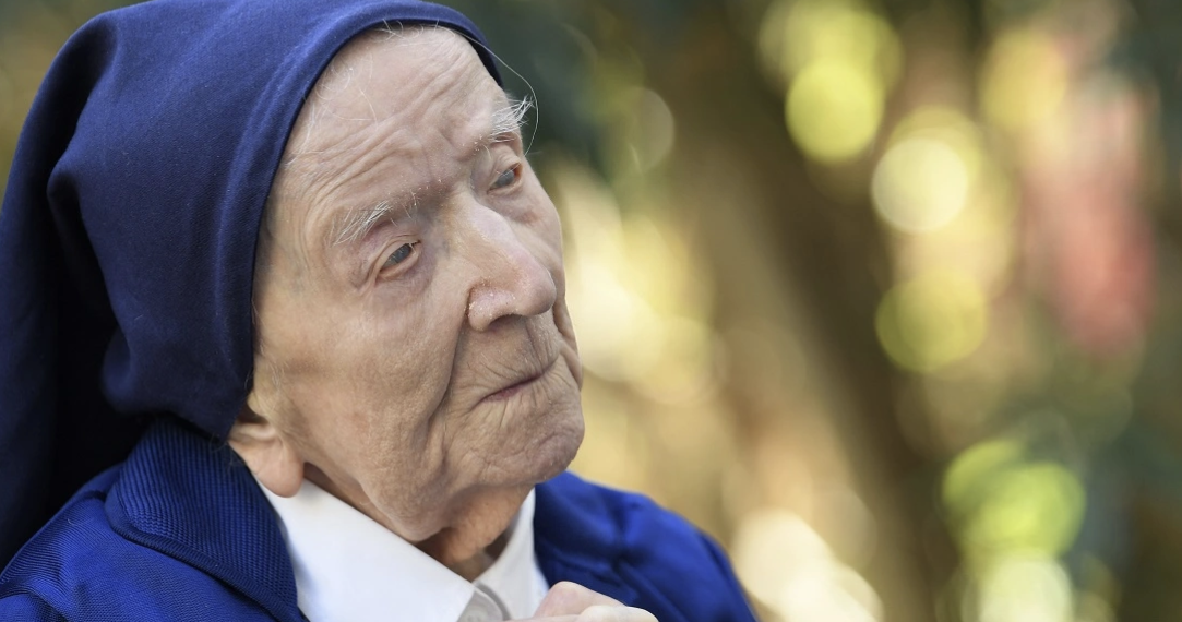 “Thonë se puna vret …”/ Mposhti Covid-19 në moshën 117-vjeçare, vdes personi më i vjetër në botë