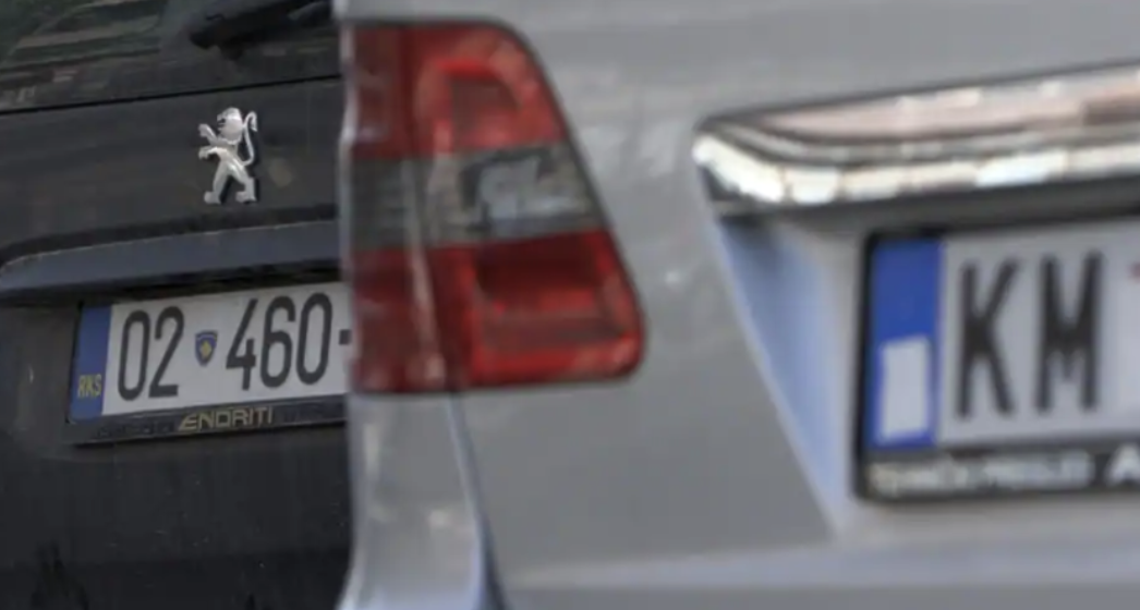 Kosova ndaloi qarkullimin e makinave me targa ilegale serbe, reagon BE: Të zbatohet pa kushte marrëveshja e nëntorit!