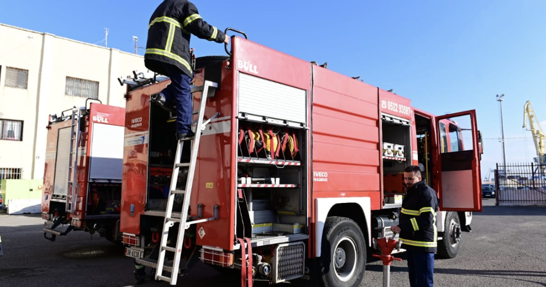Drejtonte mjetin në gjendje të dehur, arrestohet shefi i zjarrfikësve në Cërrik