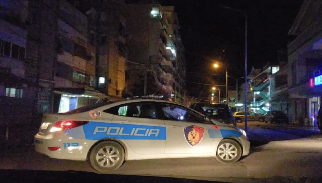 Plagosi 15-vjeçarin me mjet prerës, ndalohet nga policia 17-vjeçari