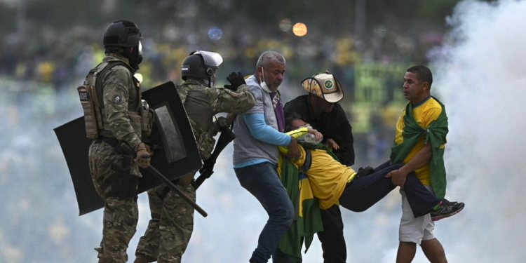 Brazil/ Mbi 1000 arrestime pas incidenteve, sulme ndaj gazetarëve