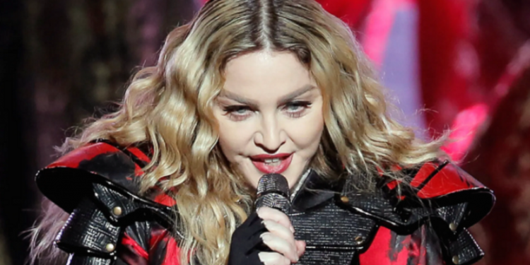 Madonna në telashe të mëdha, shoqata e saj e bamirësisë në Malaui dyshohet për shfrytëzim dhe trafikim të miturish