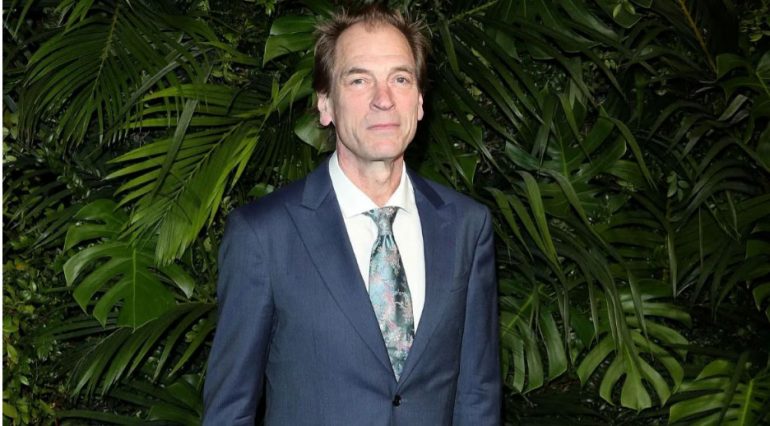 U zhduk teksa po shëtiste në malet e Kalifornisë, në kërkimet e aktorit Julian Sands janë përfshirë edhe tre fëmijët e tij