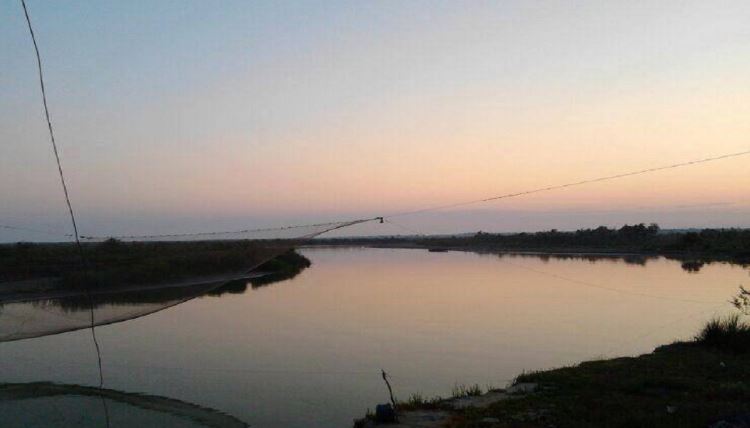 Anija e peshkimit pëson avari në lumin Seman, tre persona në bord