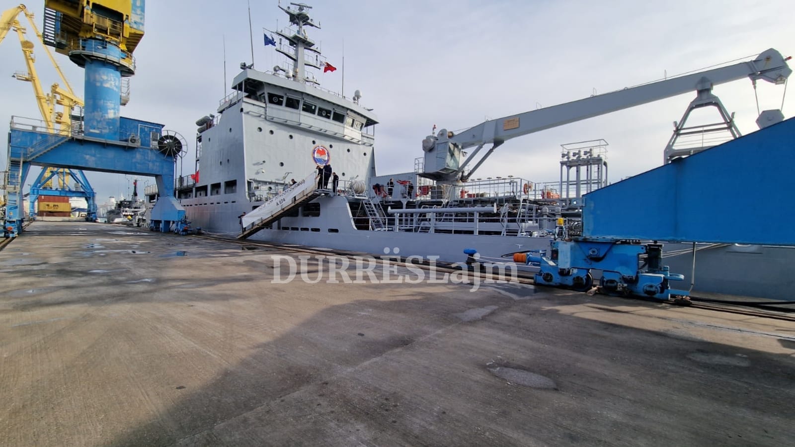 Mbërrijnë në portin e Durrësit dy anije ushtarake turke dhe një italiane (FOTO)