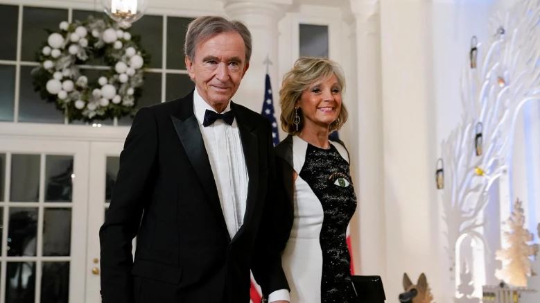 Bernard Arnault, njeriu i ri më i pasur në botë! Si arriti të lërë pas Elon Musk dhe Jeff Bezos