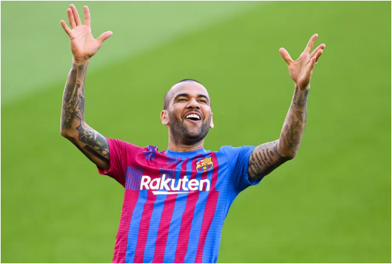 Dani Alves i arrestuar për ngacmim seksual, Xavi: Jam i befasuar dhe i tronditur