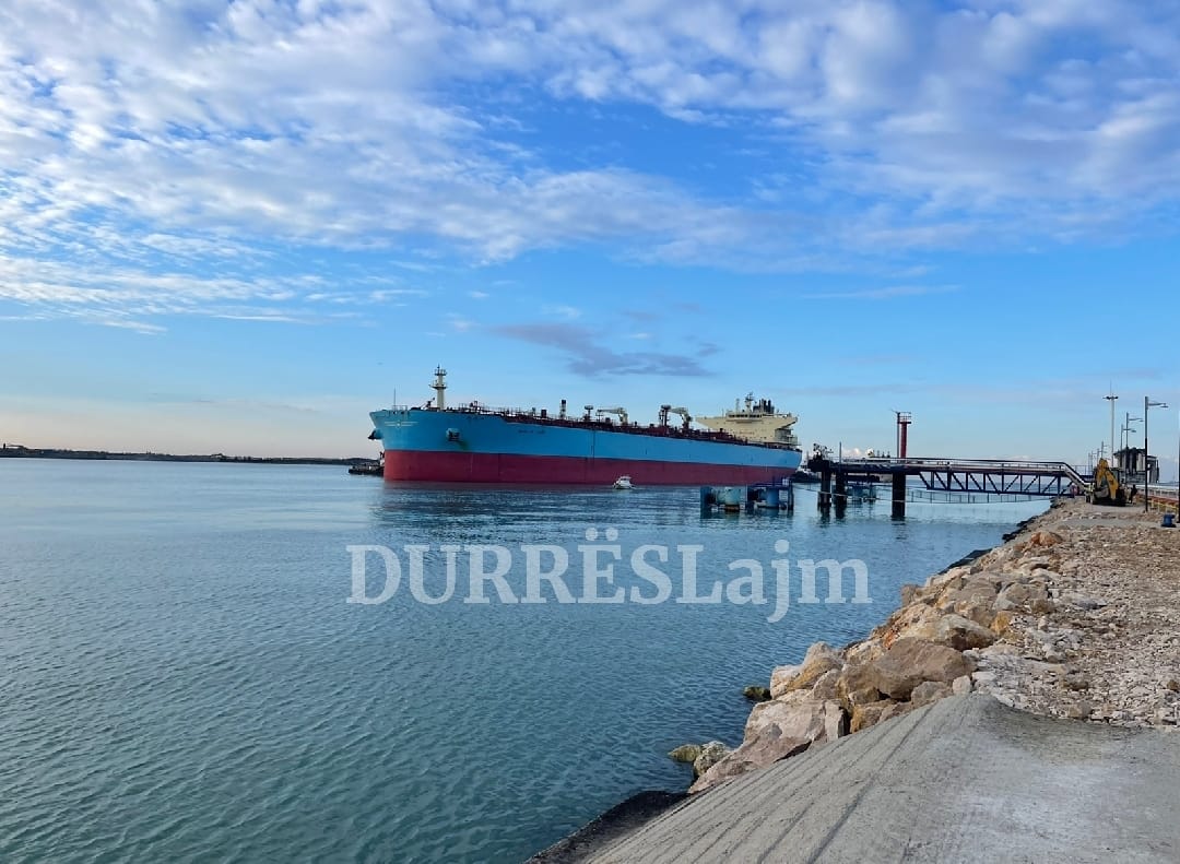 Ankorohet në portin MBM në Durrës anija më e madhe e ardhur ndonjëherë në Shqipëri (FOTO)