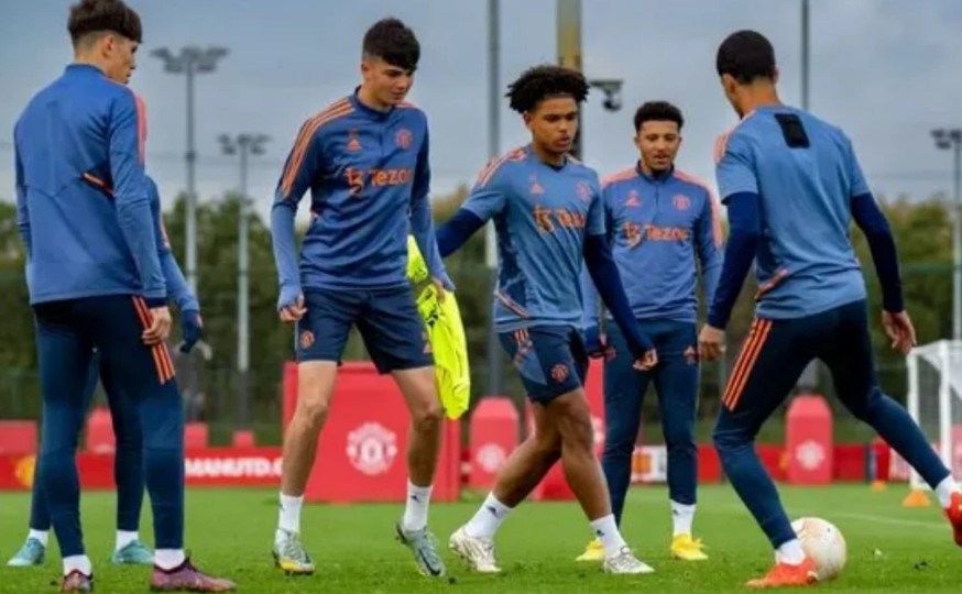 Refuzoi ofertën e rinovimit, Real Madrid pas talentit të United