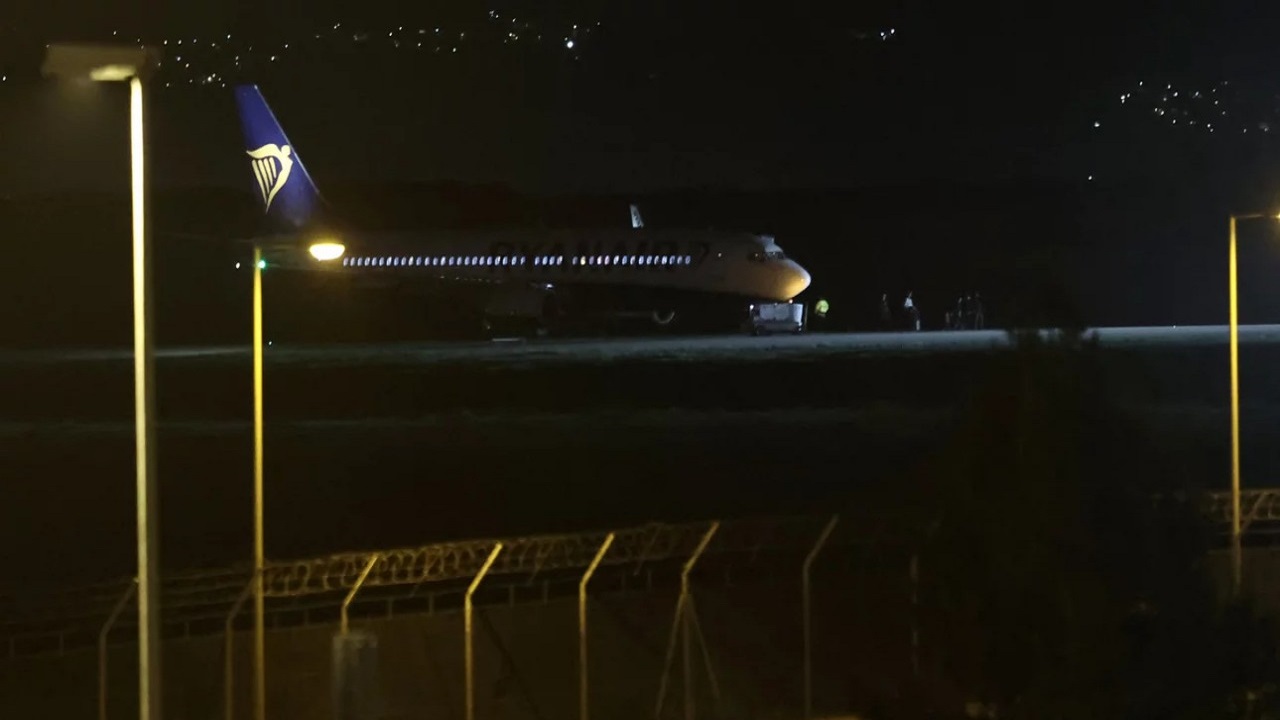 U njoftua për bombë në bord, bën ulje emergjente një avion