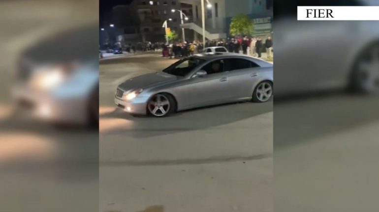 Drift me makinë në rrethrrotullim, e pëson 23-vjeçari, gjobitet me 60 mijë lekë