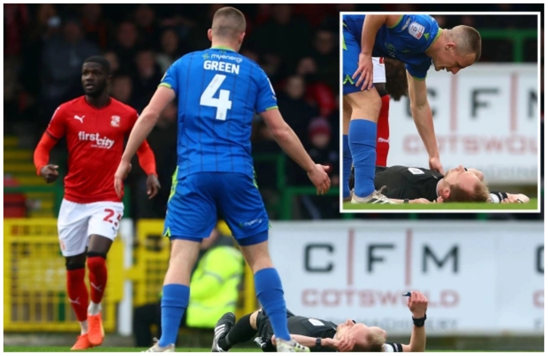 Goditje në kokë, arbitri del me barrelë nga ndeshja në Ligën e Dytë angleze