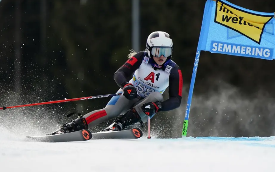 Historike/ Shqipëria me medalje të artë ski, ia dhuron Laura Colturi