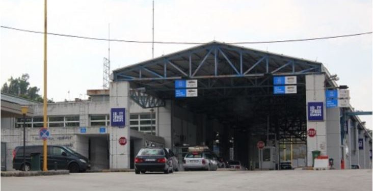 Favorizoi 37-vjeçarin për të kaluar bagëtitë, procedohet doganieri