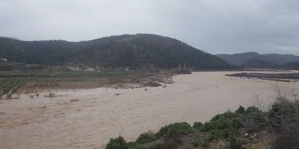 Dëmtohet ura në Lezhë, 600 banorë mbeten të izoluar