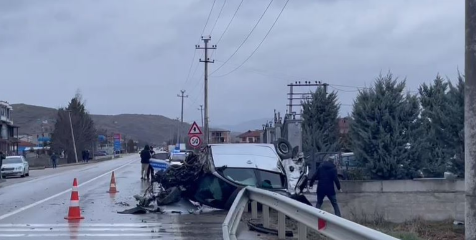 Mjeti del nga rruga, përfundon pranë një banese, detajet e para