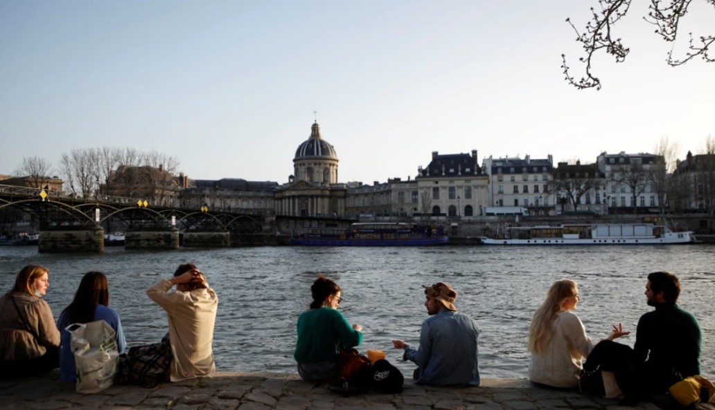 SHBA po përballet me acar e viktima, por moti i ngrohtë gjatë dimrit në Evropë thyen rekord