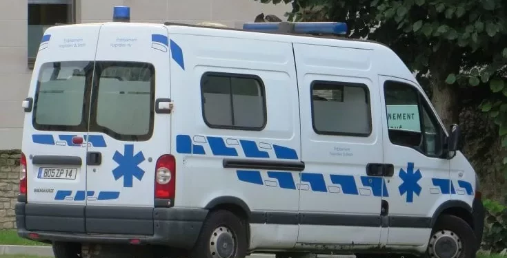 Paris, babai gjen të pajetë vajzën e tij tre vjeç brenda në lavatriçe