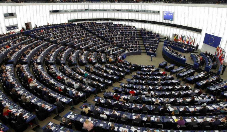 Komisioni i PE-së miraton liberalizimin e vizave për Kosovën