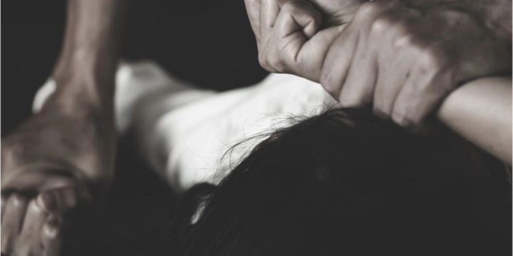 Rrëmbeu dhe përdhunoi 32-vjeçaren për tre ditë rresht, pranga emigrantit në Greqi, e kërcënonte…