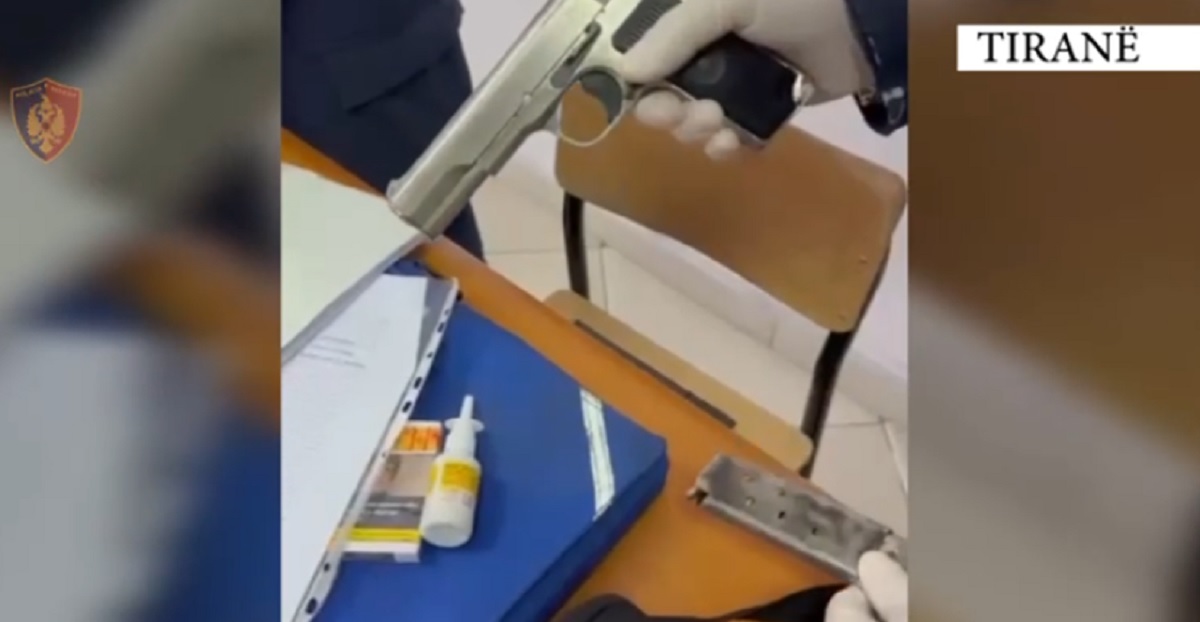 Me pistoletë me fishekë në fole, arrestohet 40-vjeçari që prezantohej si polic i forcave speciale